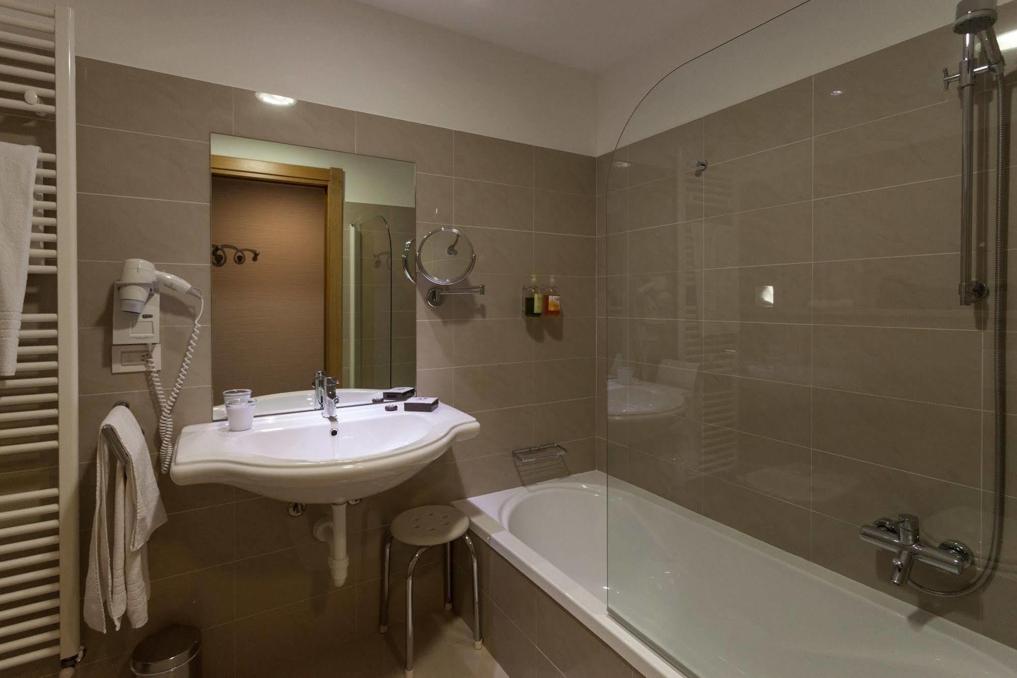 Best Western Ivrea Crystal Palace Banchette D'Ivrea Екстериор снимка