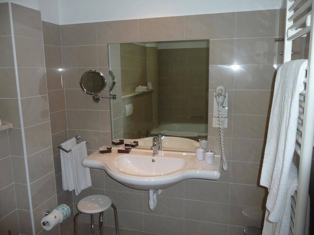 Best Western Ivrea Crystal Palace Banchette D'Ivrea Екстериор снимка