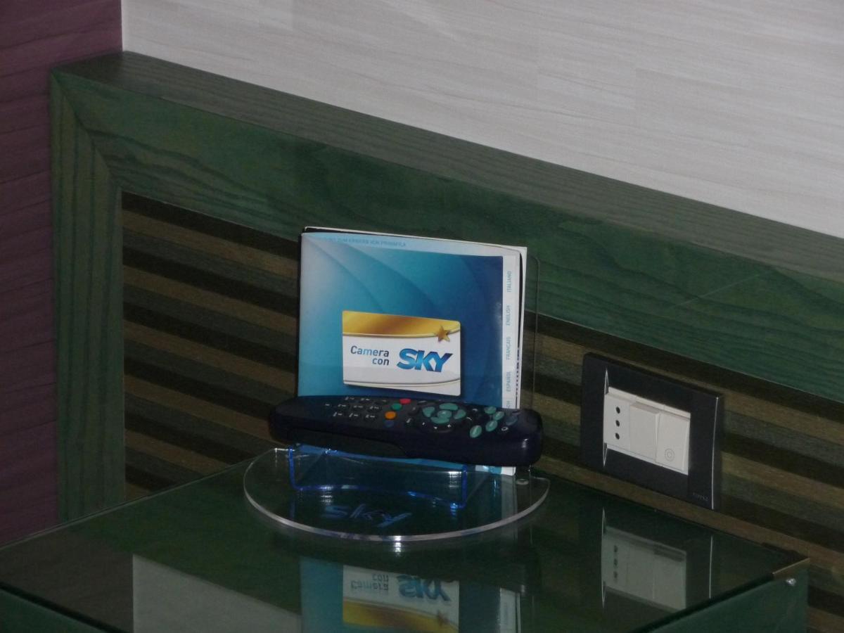 Best Western Ivrea Crystal Palace Banchette D'Ivrea Стая снимка